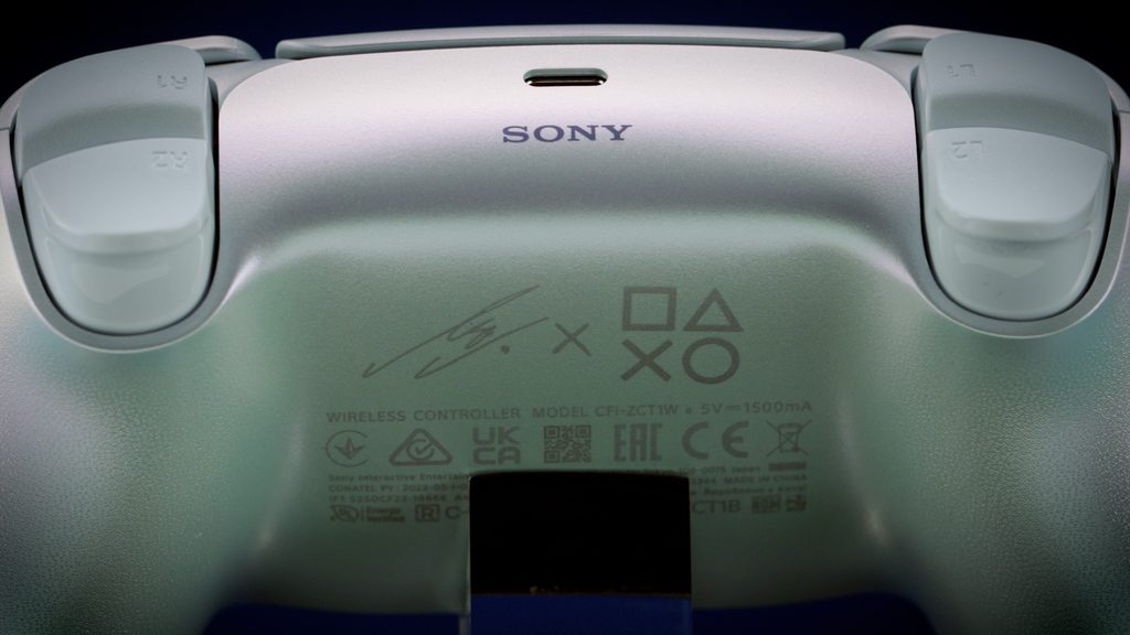 PlayStation เปิดตัวคอนโทรลเลอร์ไร้สาย DualSense – Lisa Limited Edition สั่งจองล่วงหน้าพร้อมกัน 2 ตุลาคมนี้! 4 LISA DualSense 3